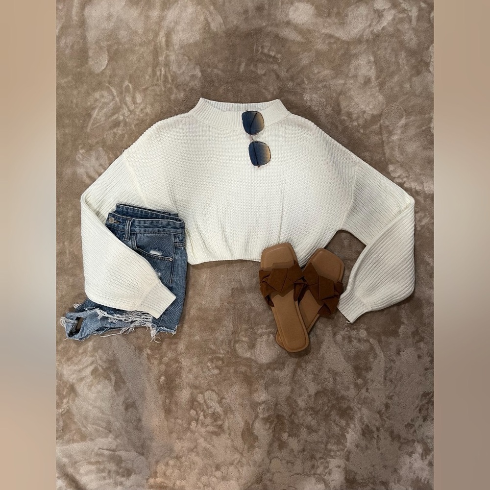 MOCK NECK CROPPED SWEATER